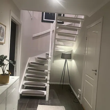بيت للعطل House With A Beautiful Seaview ترومسو